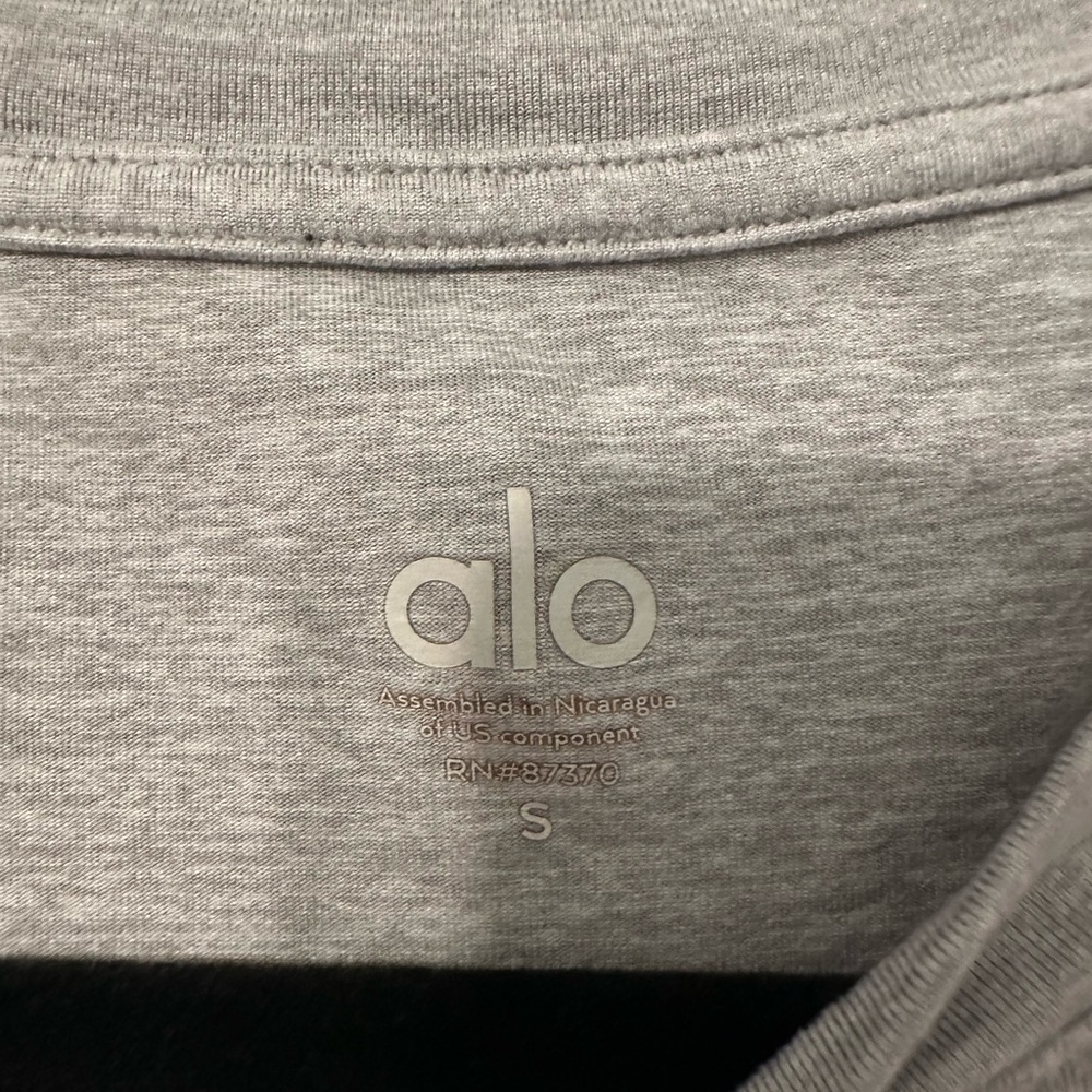 ALO Yoga Men’s Short-Sleeve Crew Tee in Heather Gray - Picture 3 of 5